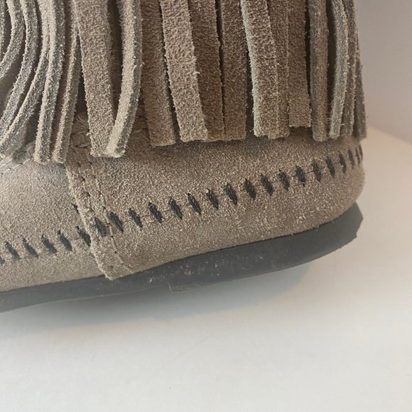 Minnetonka 3-Layer Soft Suede Fringe Boot Grey Size 6 - Picture 10 of 14